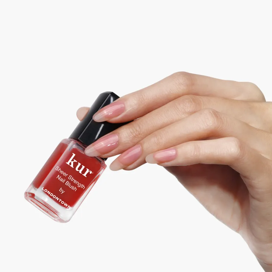 LONDONTOWN kur Sheer Strength Nail Blush Poppy spevňujúci lak na nechty